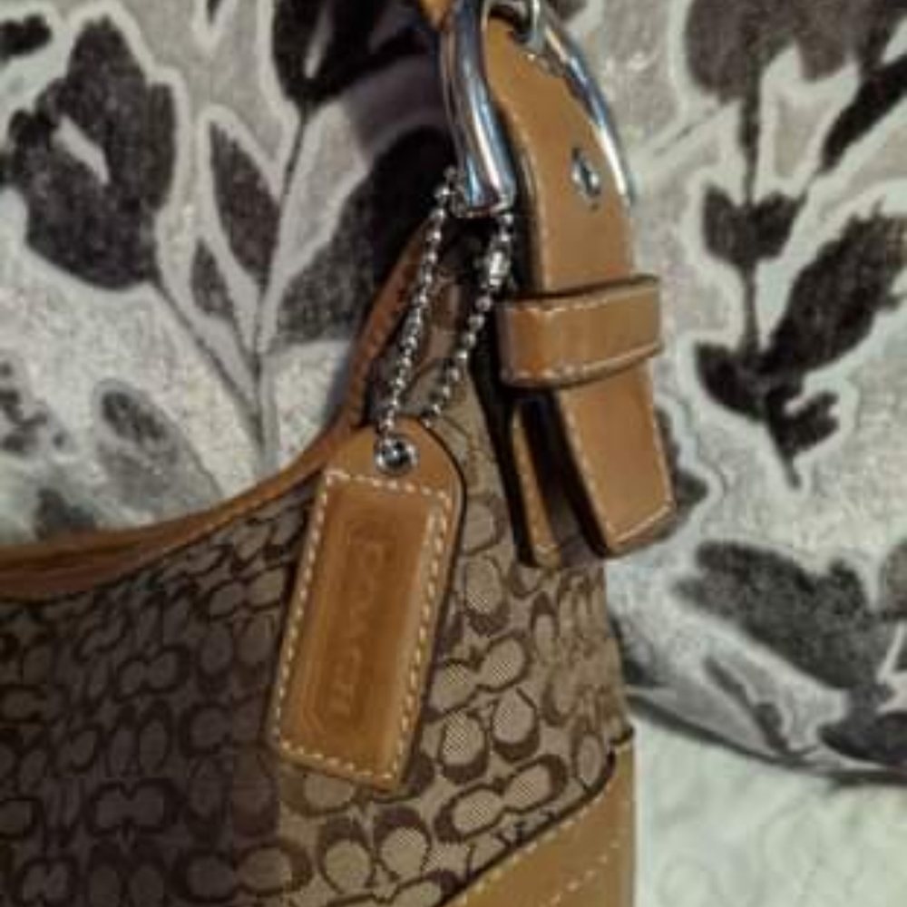 Coach - Picture 3 of 4